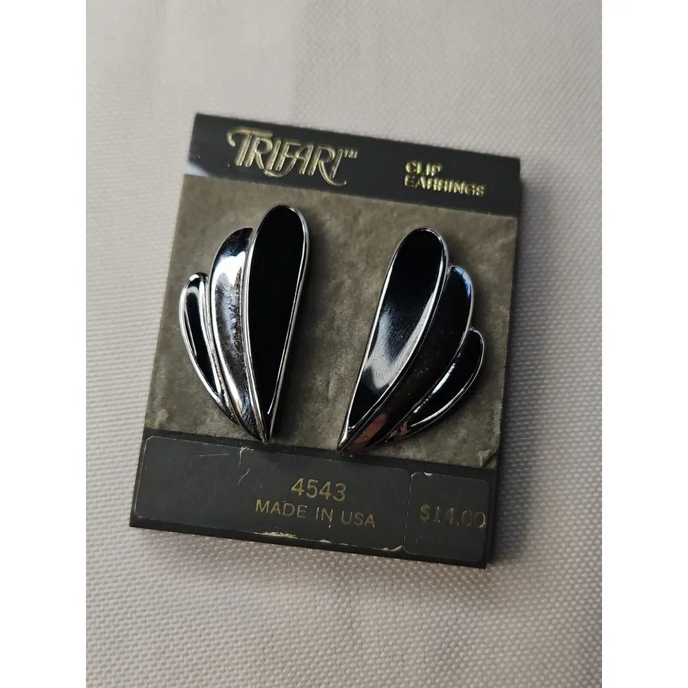 Vintage Trifari Clip-On FAN EARRINGS‎ Teardrop Black & Silver 80s New Old Stock